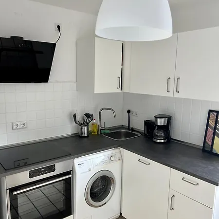 5-bed Apartment, A46 & Station & Wi-fi * Wuppertal