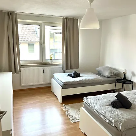 5-bed Apartment, A46 & Station & Wi-fi Wuppertal