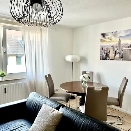 5-bed Apartment, A46 & Station & Wi-fi * Wuppertal