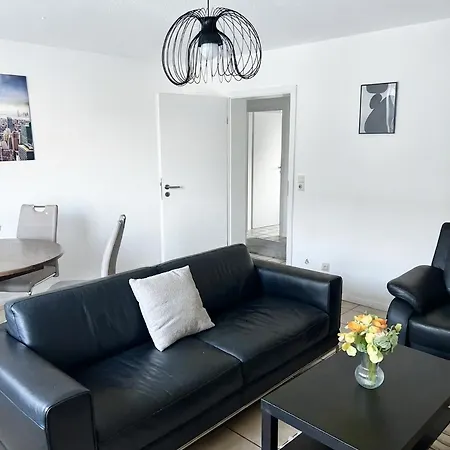5-bed Apartment, A46 & Station & Wi-fi Wuppertal