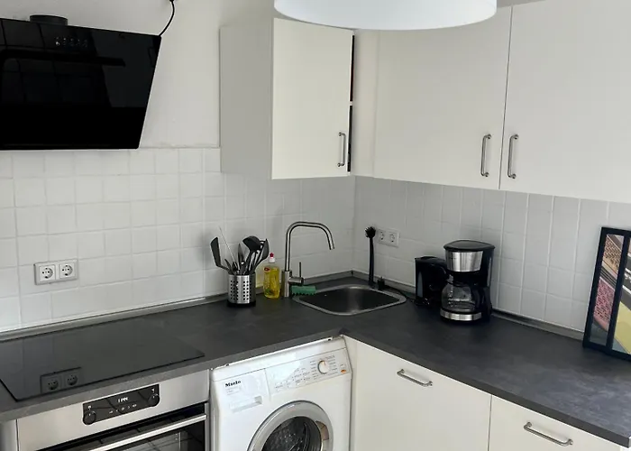 5-bed Apartment, A46 & Station & Wi-fi * وبرتال